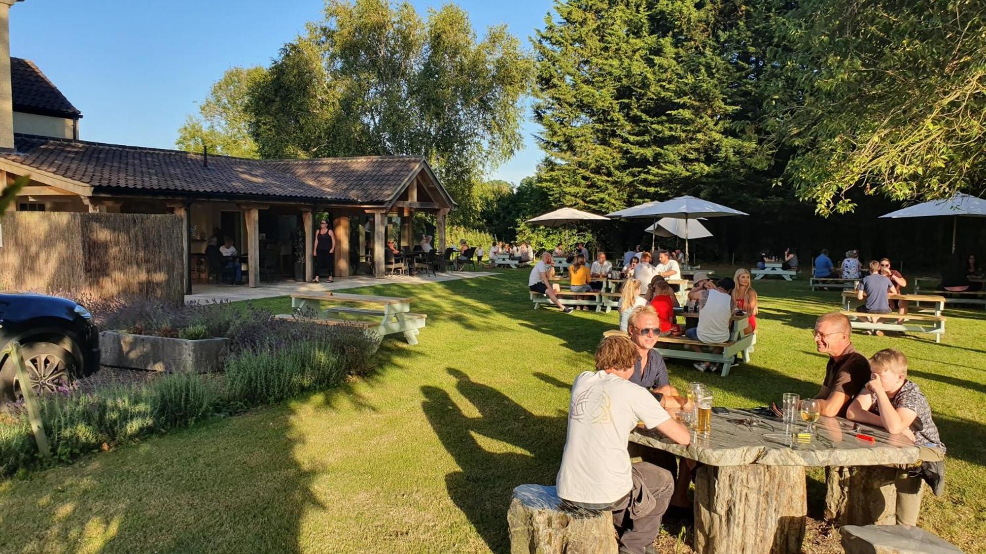 Hotel The Bedingfeld Arms à Oxborough Extérieur photo